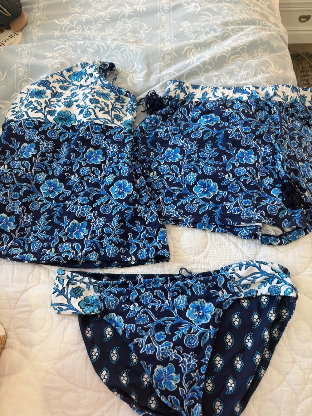 3 peace tommy Bahama tanking and shorts